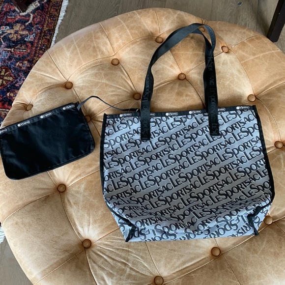 Lesportsac Travel/Tote Bag w/ Magnetic Closure - Picture 1 of 11